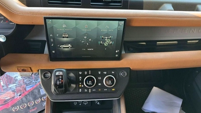 Land Rover Defender Land Rover Defender 110 2024 GCC specs-14
