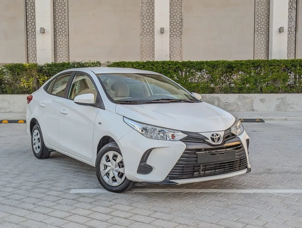 Toyota Yaris E 2021 - GCC Specs - Premium Condition Low KM Perfrct Family.Sedan
