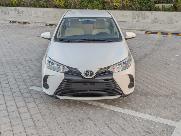 Toyota Yaris E 2021 - GCC Specs - Premium Condition Low KM Perfrct Family.Sedan