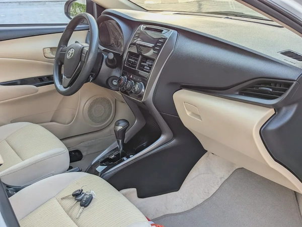 Toyota Yaris E 2021 - GCC Specs - Premium Condition Low KM Perfrct Family.Sedan