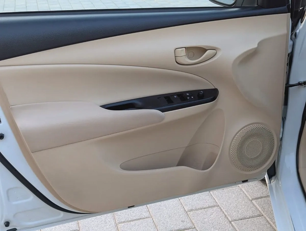 Toyota Yaris E 2021 - GCC Specs - Premium Condition Low KM Perfrct Family.Sedan