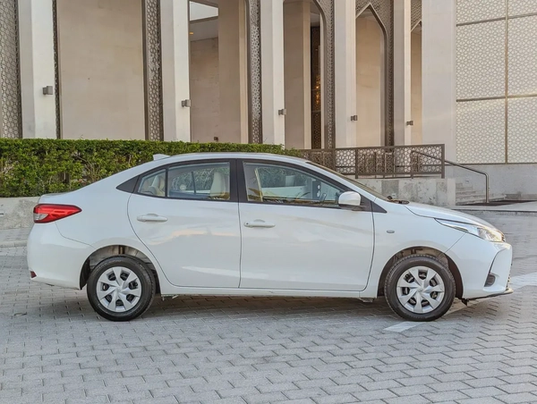 Toyota Yaris E 2021 - GCC Specs - Premium Condition Low KM Perfrct Family.Sedan