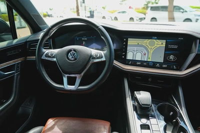 VOLKSWAGEN TOUAREG 2020!! GCC SPECS!! FULL SERVICE HISTORY FROM AL NABOODA-9