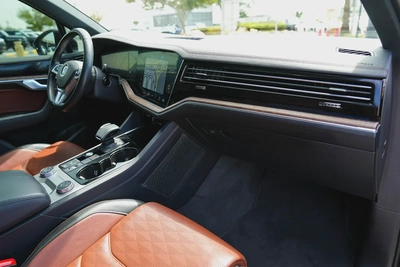 VOLKSWAGEN TOUAREG 2020!! GCC SPECS!! FULL SERVICE HISTORY FROM AL NABOODA-14