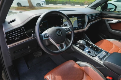 VOLKSWAGEN TOUAREG 2020!! GCC SPECS!! FULL SERVICE HISTORY FROM AL NABOODA-4