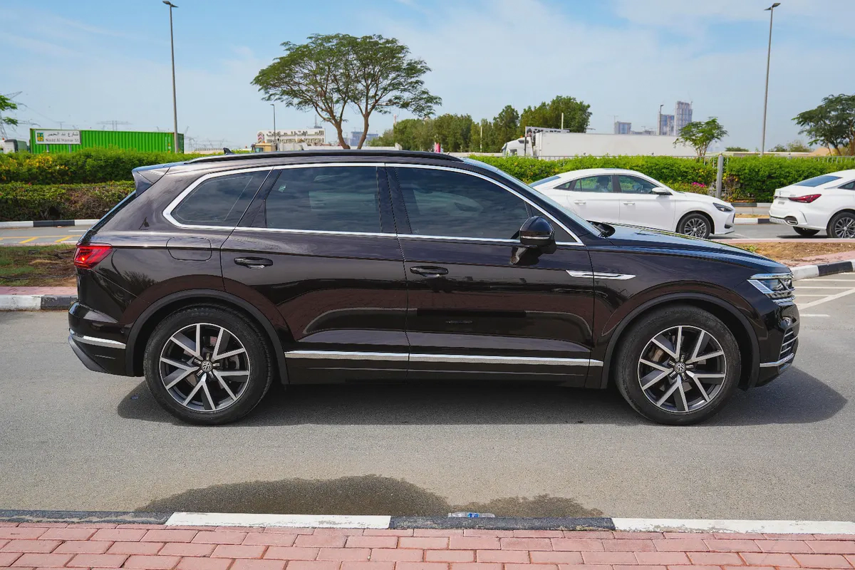 VOLKSWAGEN TOUAREG 2020!! GCC SPECS!! FULL SERVICE HISTORY FROM AL NABOODA-18-18
