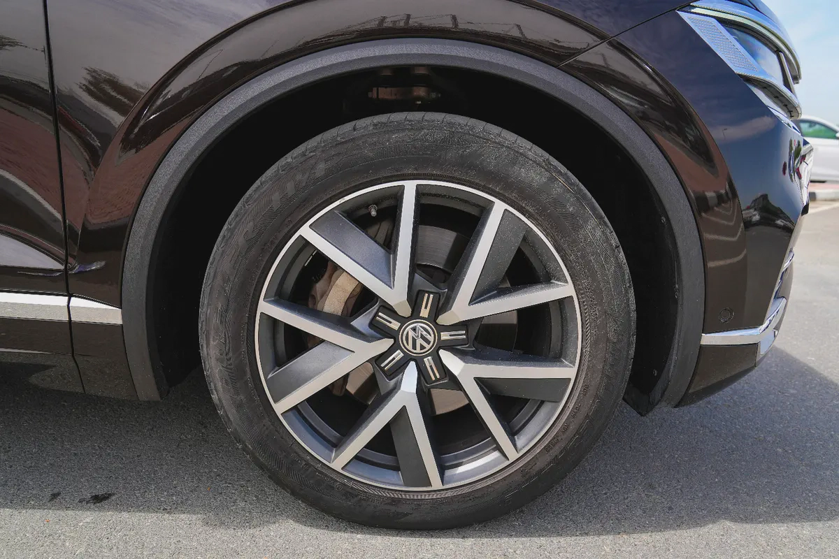 VOLKSWAGEN TOUAREG 2020!! GCC SPECS!! FULL SERVICE HISTORY FROM AL NABOODA-19-19