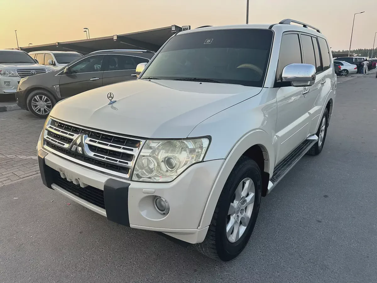 Mitsubshi pajero 2010 white color fullopshin-1-1