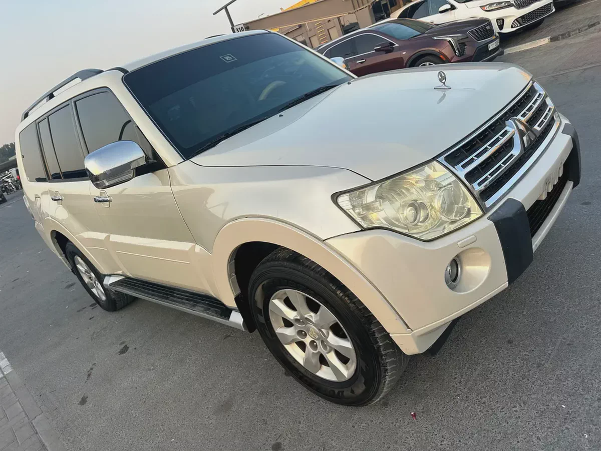 Mitsubshi pajero 2010 white color fullopshin-7-7