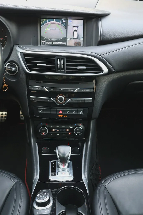 INFINITI Q30S - UNDER WARRANTY - GCC SPECS - FULL SERVICE HISTORY - ACCIDENT FREE -