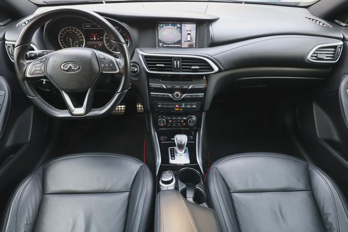 INFINITI Q30S - UNDER WARRANTY - GCC SPECS - FULL SERVICE HISTORY - ACCIDENT FREE --15-15