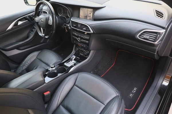 INFINITI Q30S - UNDER WARRANTY - GCC SPECS - FULL SERVICE HISTORY - ACCIDENT FREE -