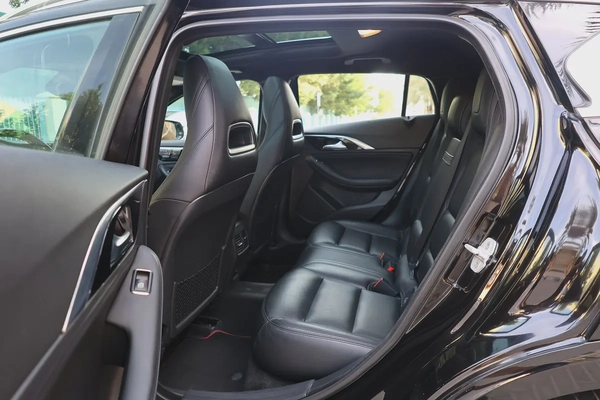 INFINITI Q30S - UNDER WARRANTY - GCC SPECS - FULL SERVICE HISTORY - ACCIDENT FREE -