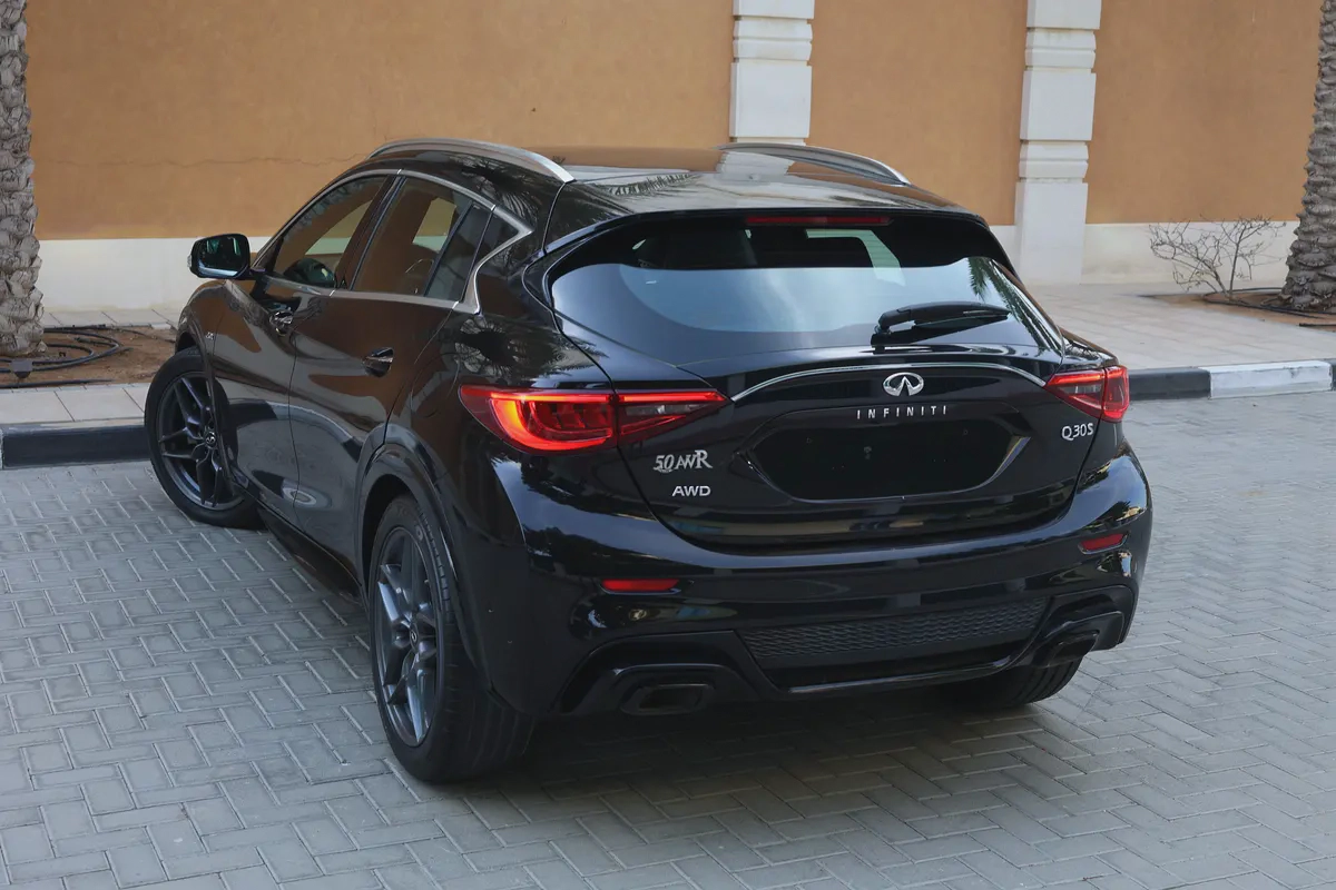 INFINITI Q30S - UNDER WARRANTY - GCC SPECS - FULL SERVICE HISTORY - ACCIDENT FREE --4-4