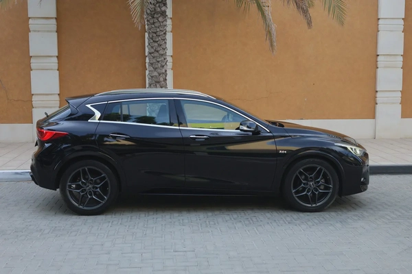 INFINITI Q30S - UNDER WARRANTY - GCC SPECS - FULL SERVICE HISTORY - ACCIDENT FREE -
