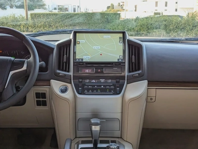 TOYOTA LAND CRUISER 2020 GXR V8 GCC IN EXCELLENT CONDITION-6