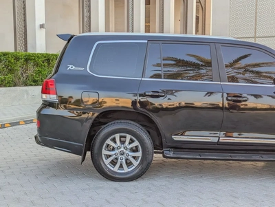 TOYOTA LAND CRUISER 2020 GXR V8 GCC IN EXCELLENT CONDITION-12