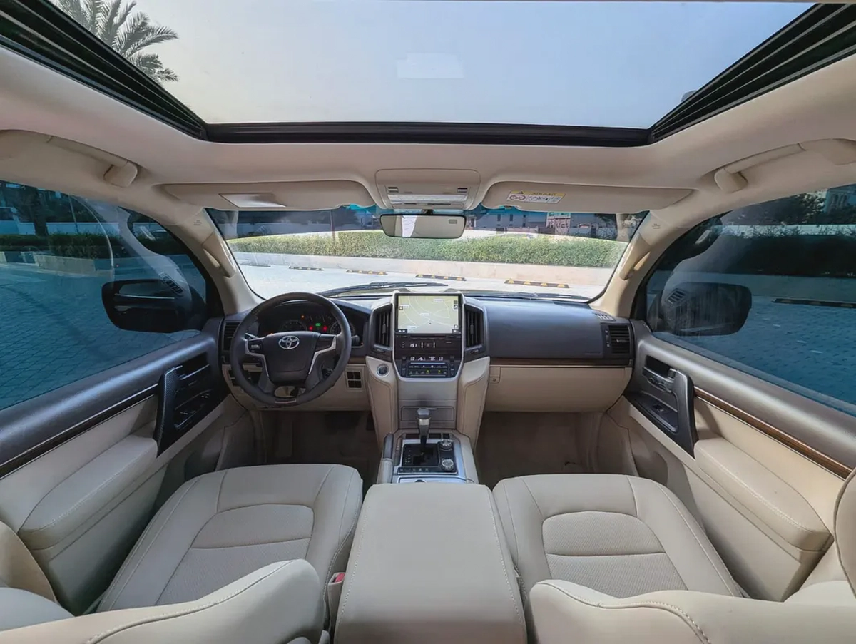 TOYOTA LAND CRUISER 2020 GXR V8 GCC IN EXCELLENT CONDITION-2-2