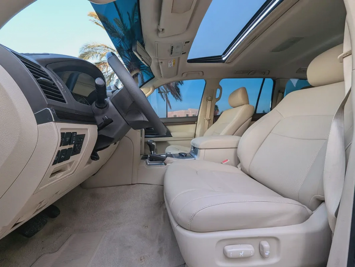 TOYOTA LAND CRUISER 2020 GXR V8 GCC IN EXCELLENT CONDITION-3-3