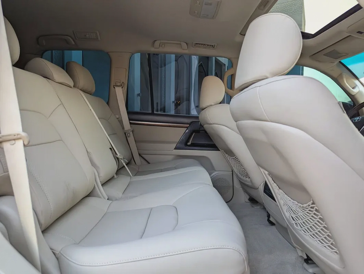 TOYOTA LAND CRUISER 2020 GXR V8 GCC IN EXCELLENT CONDITION-4-4