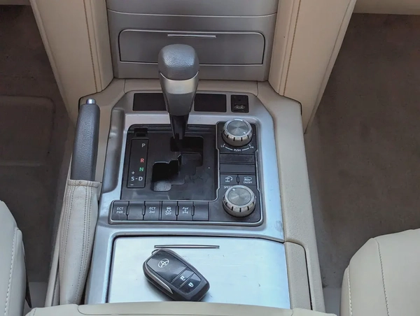 TOYOTA LAND CRUISER 2020 GXR V8 GCC IN EXCELLENT CONDITION