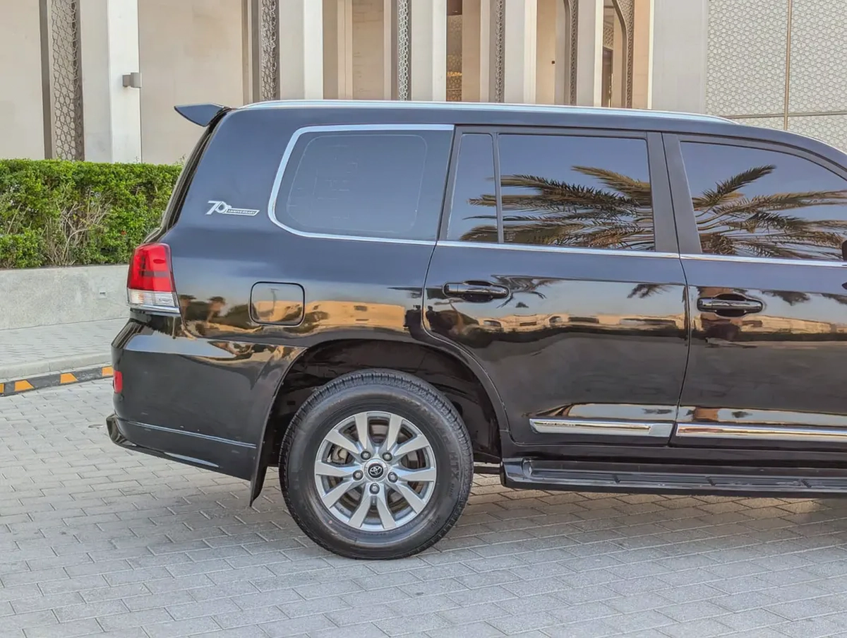 TOYOTA LAND CRUISER 2020 GXR V8 GCC IN EXCELLENT CONDITION-12-12