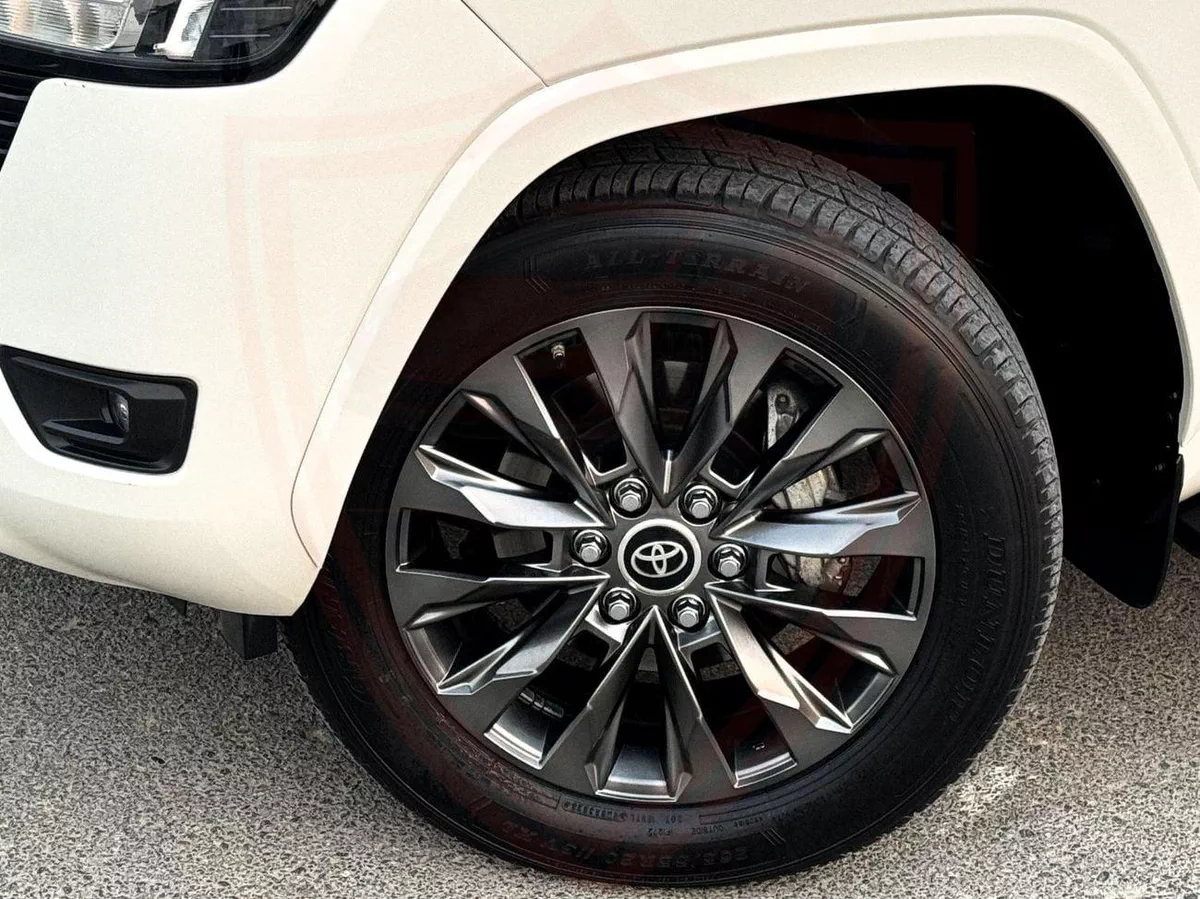 Toyota Land Cruiser GXR Toyota Land Cruiser | 3.5 L | 2022 | GCC | Accident-Free | In Excellent Condition | 3679 P.M-3-0