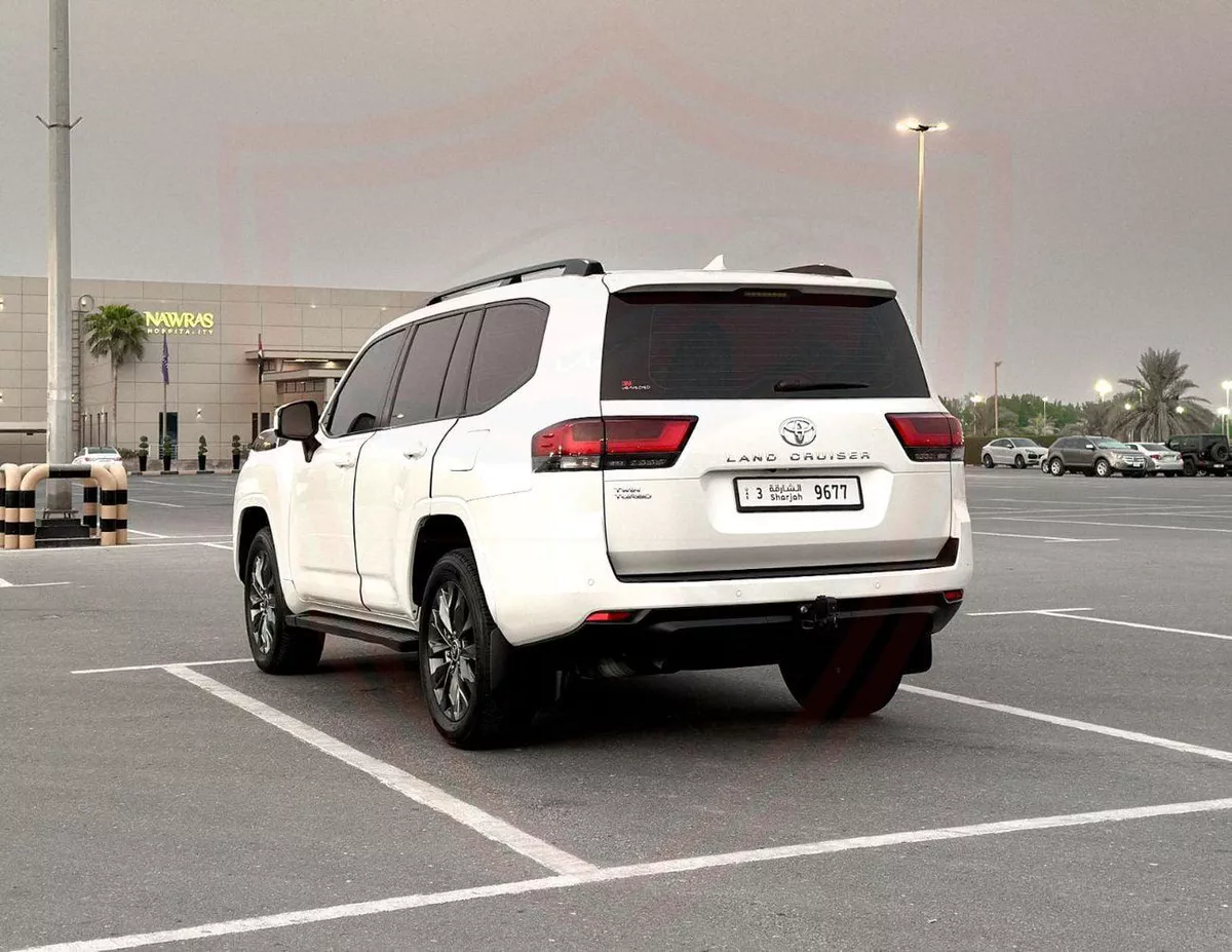 Toyota Land Cruiser GXR Toyota Land Cruiser | 3.5 L | 2022 | GCC | Accident-Free | In Excellent Condition | 3679 P.M-4-0