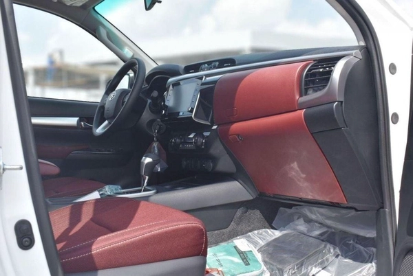 Toyota Hilux TOYOTA HILUX SR5  4X4 2.7L AT, AUTO AC, DISPLAY & RR