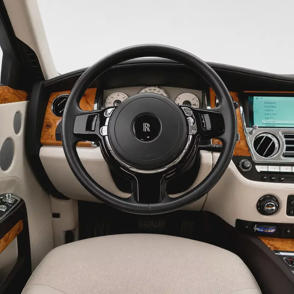 AED 309,950 CASH • Rolls-Royce Ghost  • 1 Year Warranty-6-6