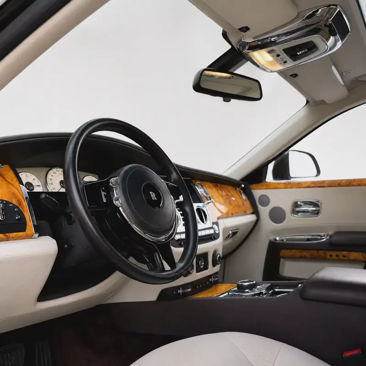 AED 309,950 CASH • Rolls-Royce Ghost  • 1 Year Warranty-8-8