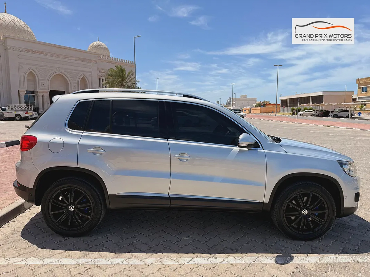 Volkswagen Tiguan SEL 2.0 TSI 4Motion 2014 GCC Specs With Service History In Perfect Condition