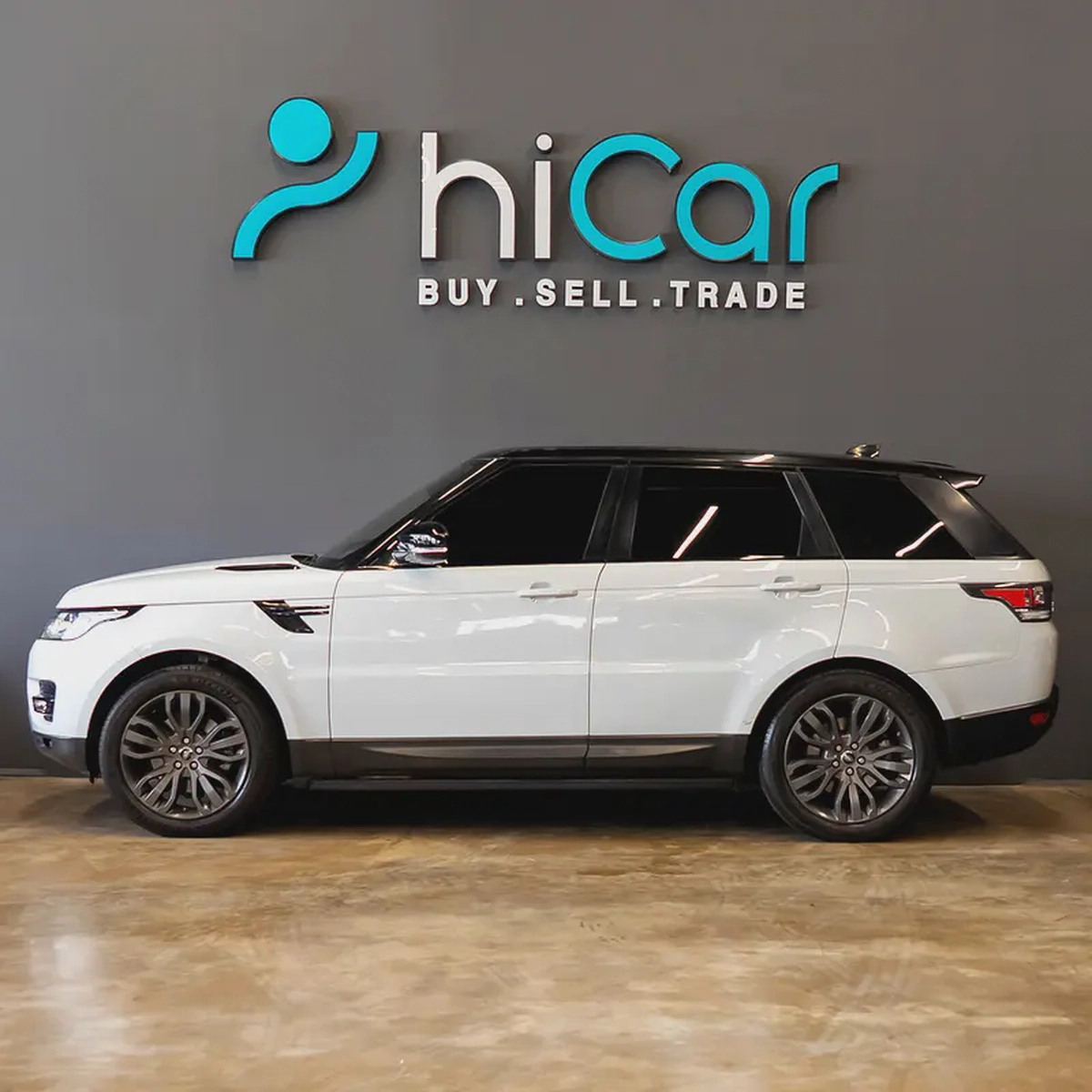 AED 2,572 p.m • 0% Downpayment • Range Rover Sport Supercharged HSE   • 1 Year Warranty-1-1