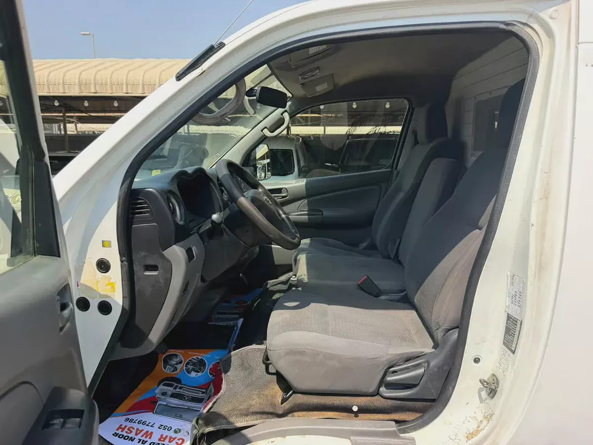 Nissan Urvan NV350 2020 GCC Specs - Reliable Commercial Van CHILLER-12-12