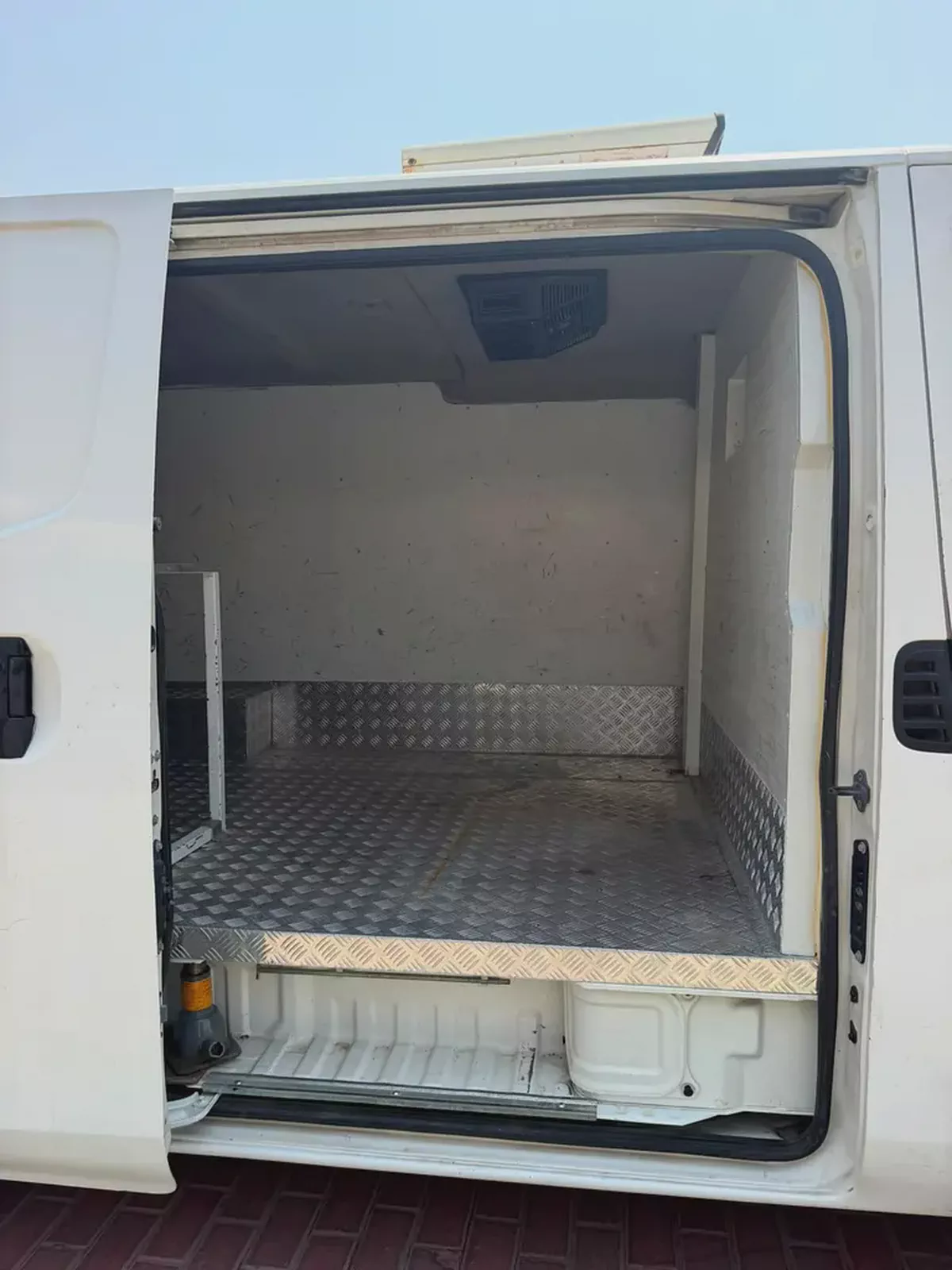 Nissan Urvan NV350 2020 GCC Specs - Reliable Commercial Van CHILLER-6-6