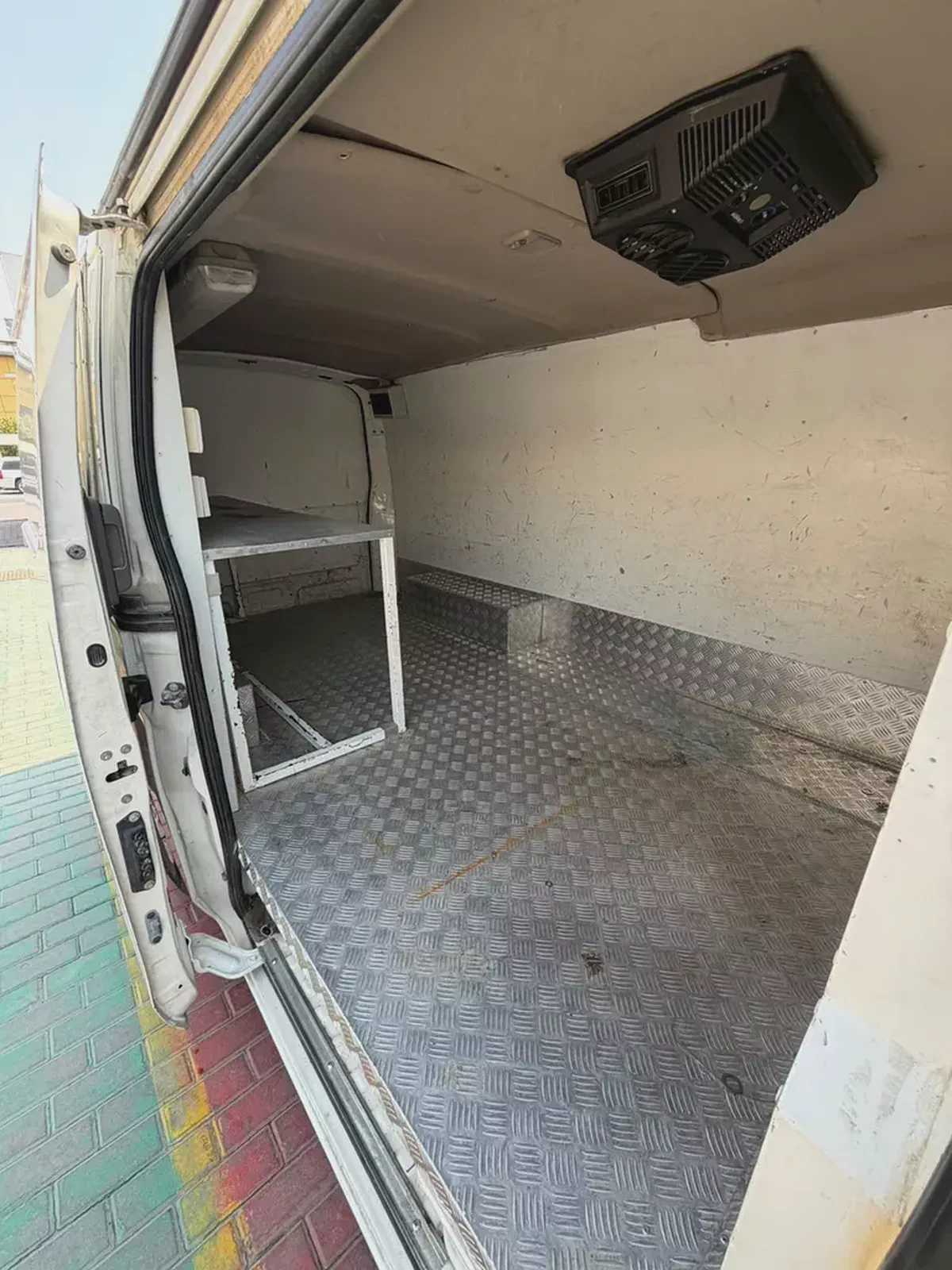 Nissan Urvan NV350 2020 GCC Specs - Reliable Commercial Van CHILLER-7-7