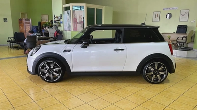 Mini Cooper S Gcc Specs Full Option 100% Original Paint Single Owner Under Warranty Well Maintained-4