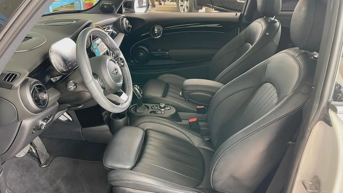 Mini Cooper S Gcc Specs Full Option 100% Original Paint Single Owner Under Warranty Well Maintained-12-12