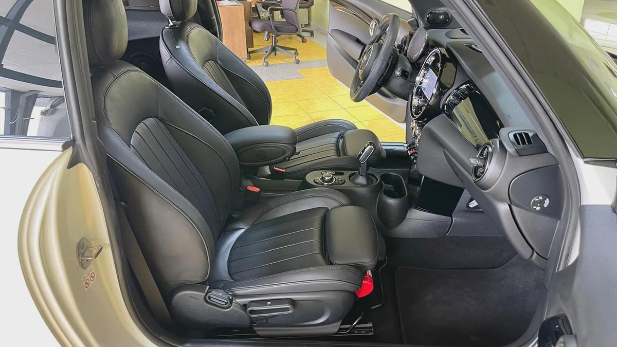 Mini Cooper S Gcc Specs Full Option 100% Original Paint Single Owner Under Warranty Well Maintained-14-14