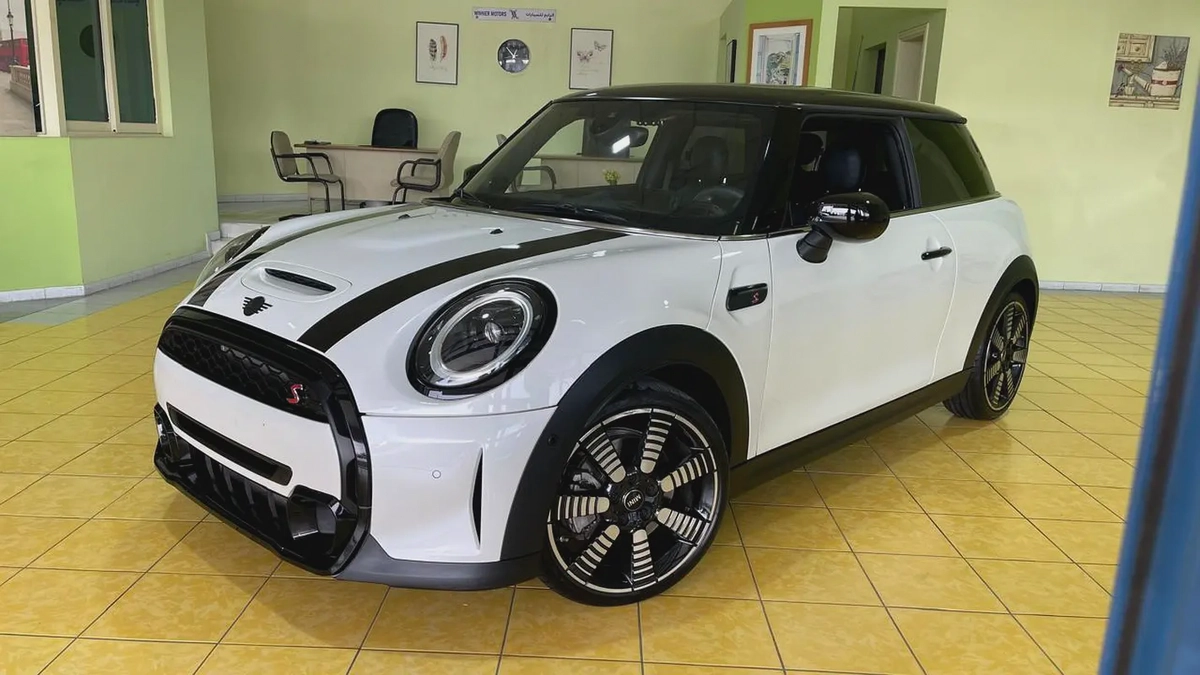 Mini Cooper S Gcc Specs Full Option 100% Original Paint Single Owner Under Warranty Well Maintained