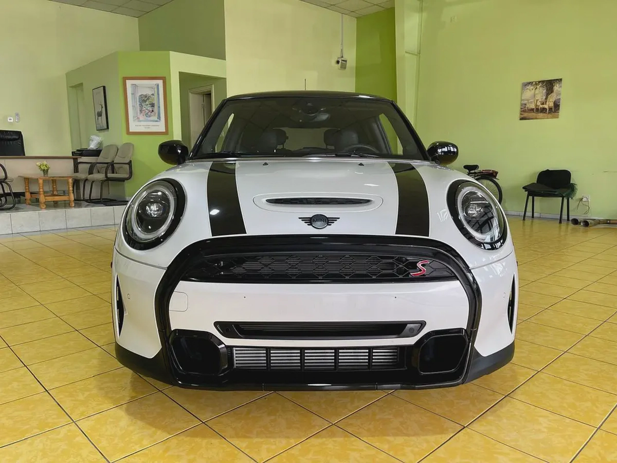 Mini Cooper S Gcc Specs Full Option 100% Original Paint Single Owner Under Warranty Well Maintained-1-1
