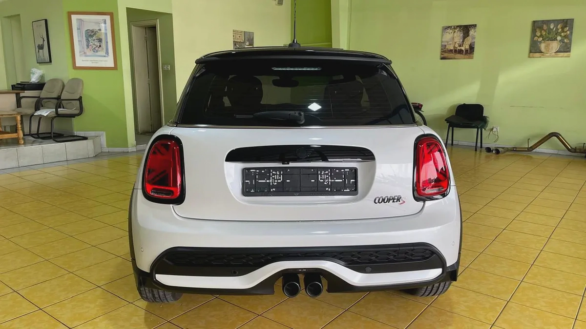 Mini Cooper S Gcc Specs Full Option 100% Original Paint Single Owner Under Warranty Well Maintained-2-2