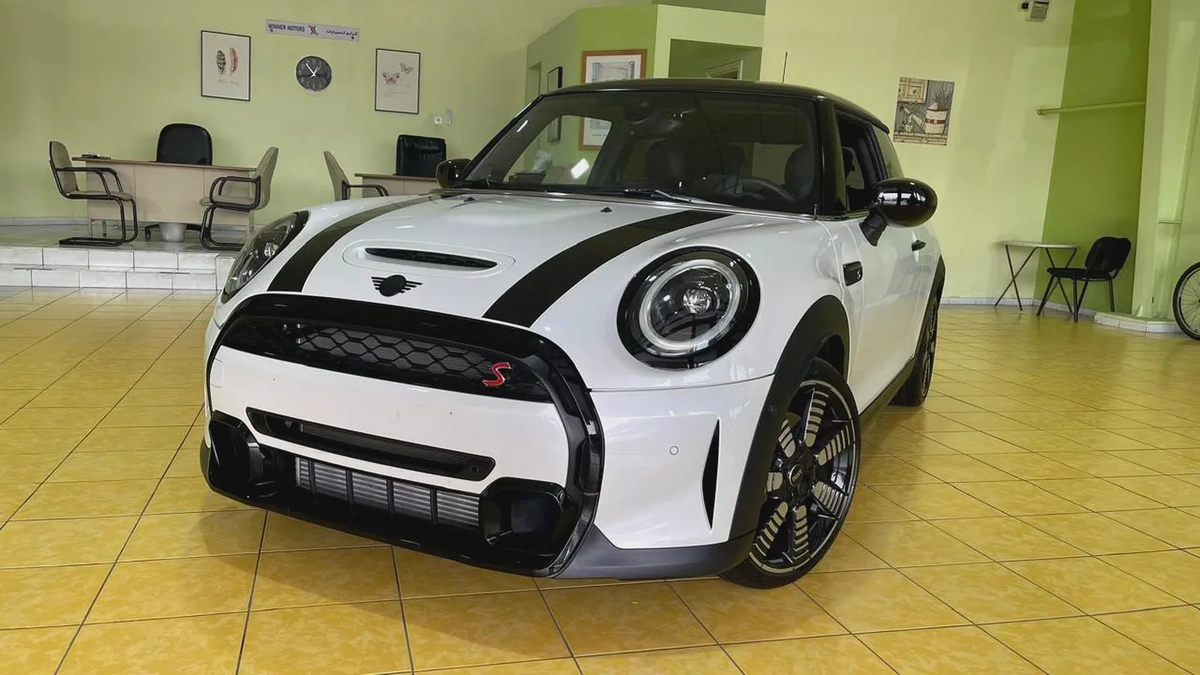 Mini Cooper S Gcc Specs Full Option 100% Original Paint Single Owner Under Warranty Well Maintained-3-3