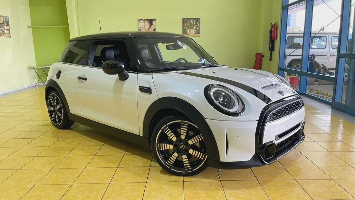Mini Cooper S Gcc Specs Full Option 100% Original Paint Single Owner Under Warranty Well Maintained-7-7
