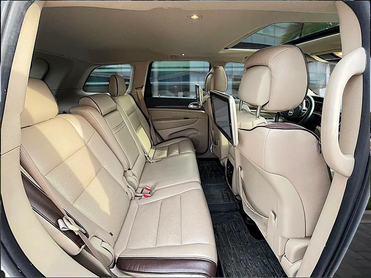 2017 Jeep Grand Cherokee Exclusive - GCC Specs | Original paint-12-12