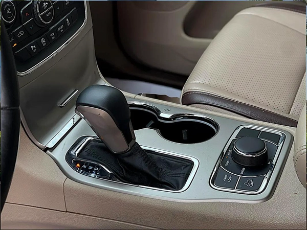 2017 Jeep Grand Cherokee Exclusive - GCC Specs | Original paint