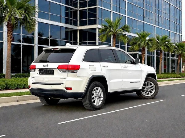 2017 Jeep Grand Cherokee Exclusive - GCC Specs | Original paint