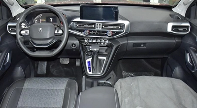 Peugeot Landtrek 4WD ( 2023 Model ) in Red Color GCC Specs-7
