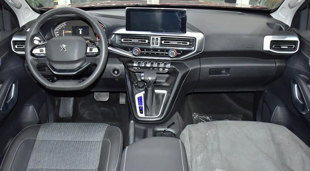 Peugeot Landtrek 4WD ( 2023 Model ) in Red Color GCC Specs-7-7