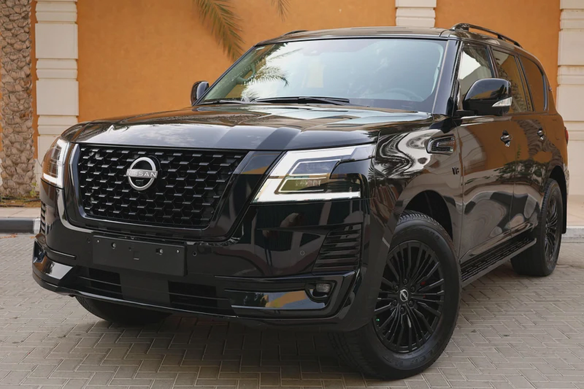 NISSAN Patrol-2024-LE PLATINUM-BLACK EDITION-33000KM-UNDER WARRANTY-GCC SPECS-1-1